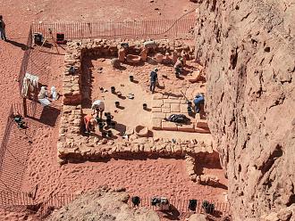 Click image for larger version

Name:	Timna_copper_mine.jpg
Views:	1
Size:	457.4 KB
ID:	13840
